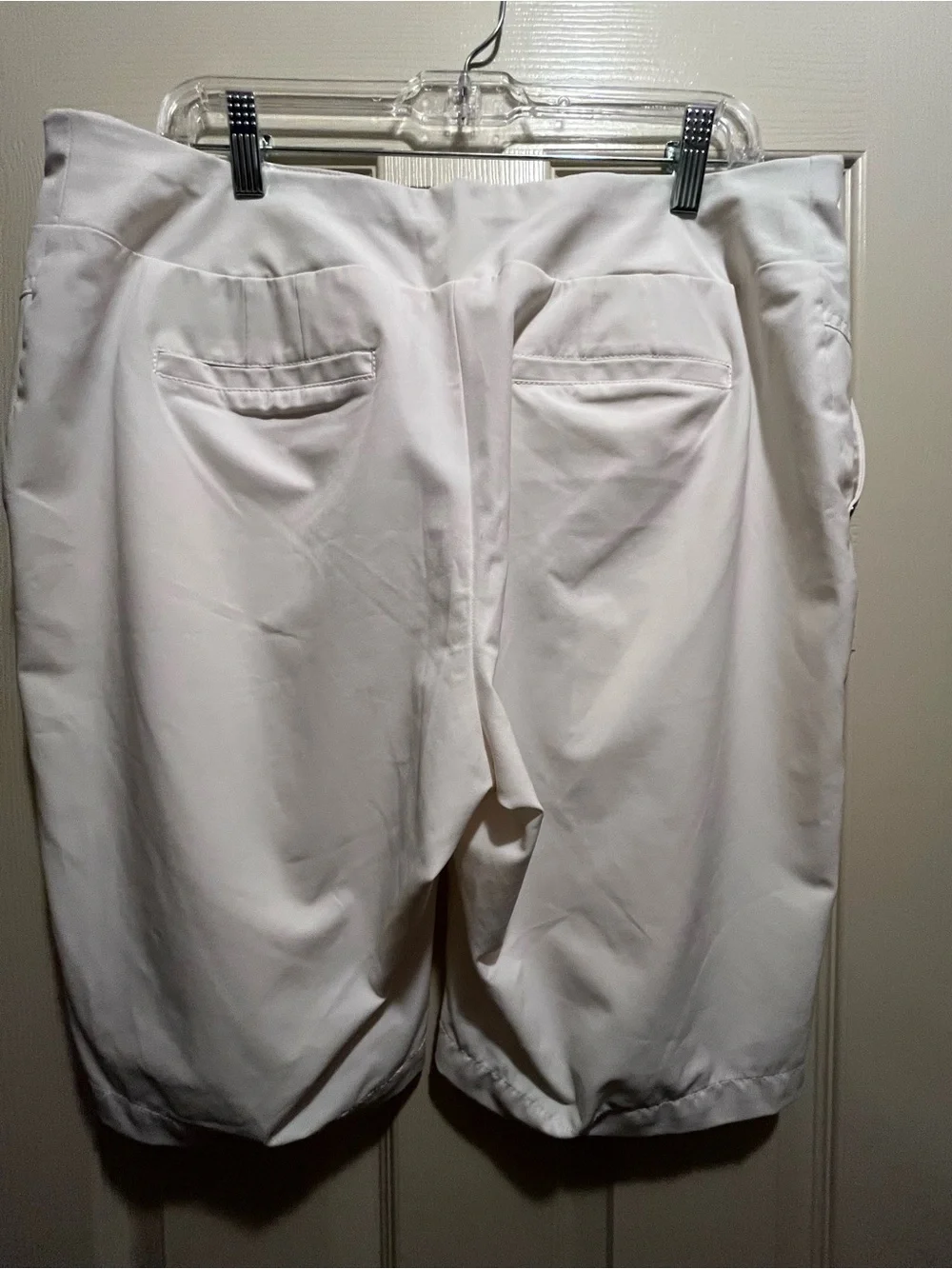Chico's Zenergy Women's 2 White Bermuda Shorts Mid Rise Pull-On Stretch Pockets